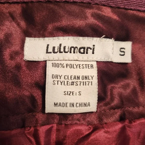 Lulumari Deep Red Apparel - Picture 4 of 4